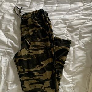 Camo loose fitting joggers